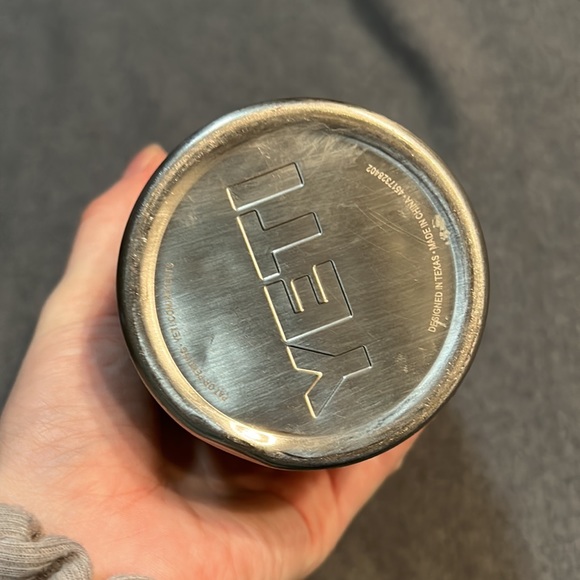 Yeti - Picture 3 of 4